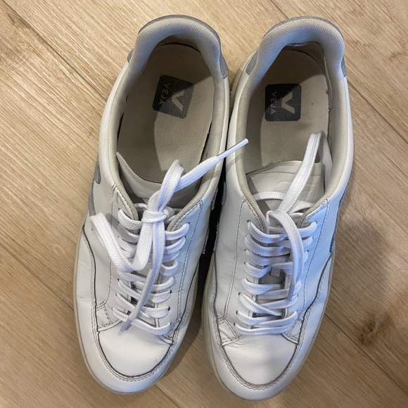 Veja V-10 Women’s Sneakers - EU 41/US 10 - Picture 4 of 4